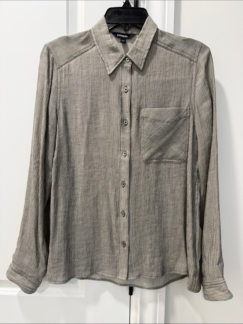 Express Women's Long-Sleeve Button-Up Shirt in Light Gray size XS